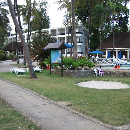 Kenya Bay Beach Hotel Bamburi Exterior photo