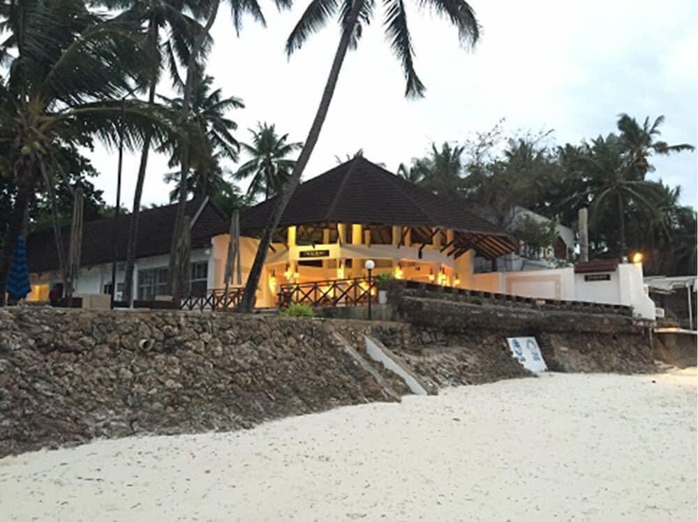 Kenya Bay Beach Hotel Bamburi Exterior photo