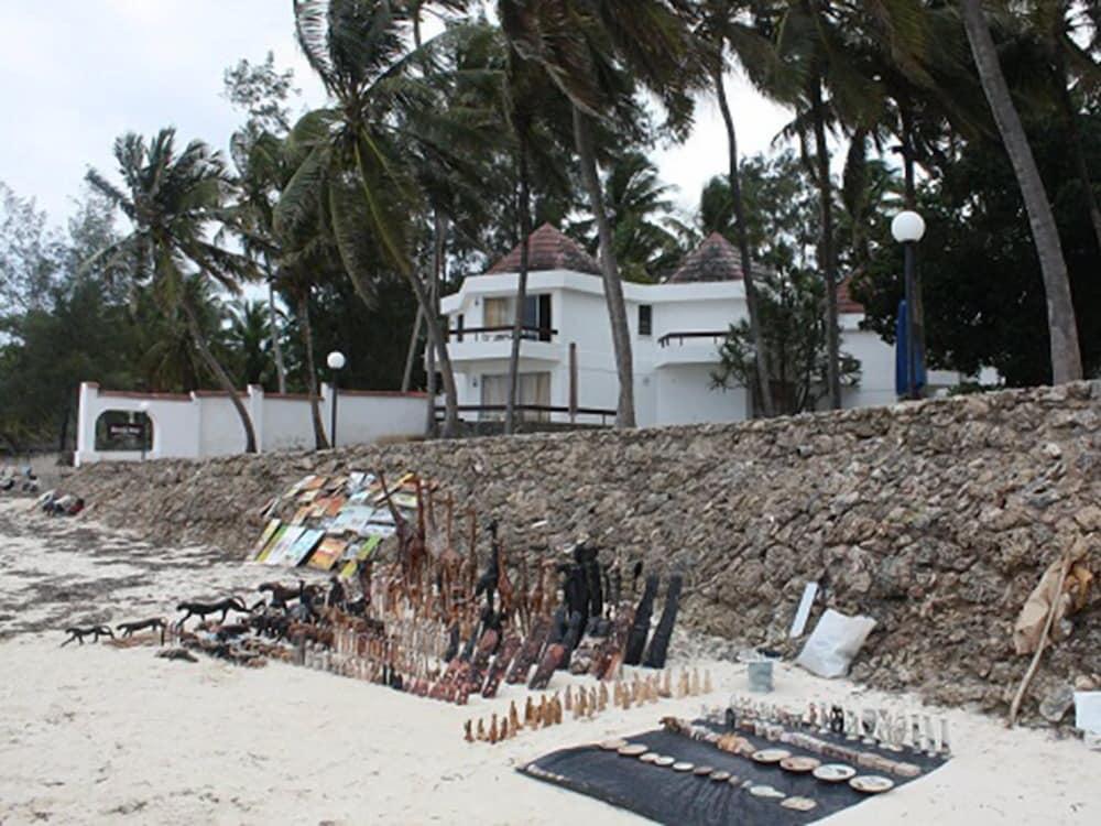 Kenya Bay Beach Hotel Bamburi Exterior photo