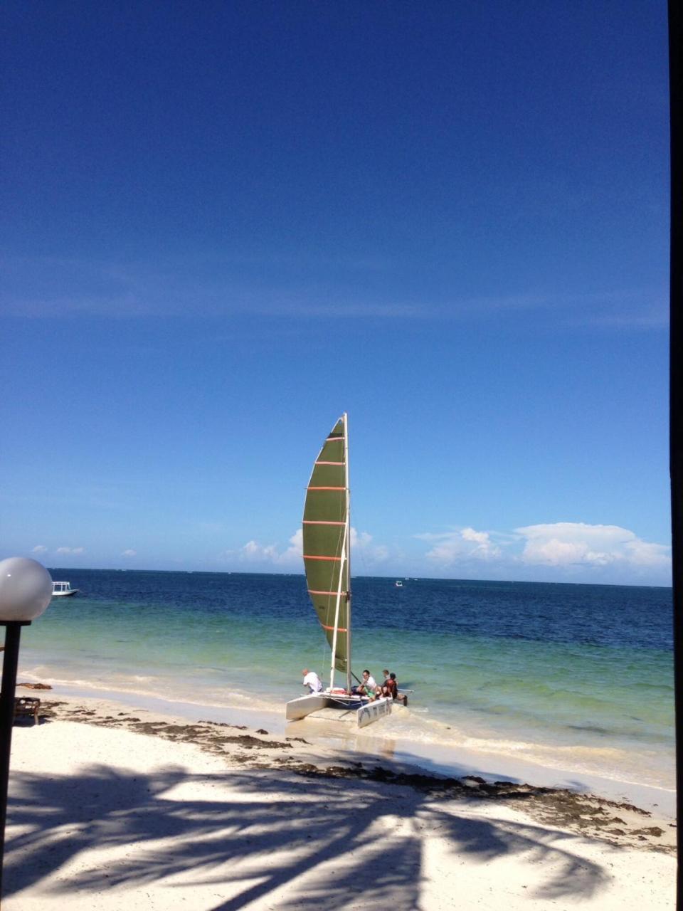 Kenya Bay Beach Hotel Bamburi Exterior photo